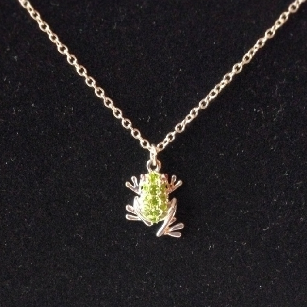 Avon Good Luck Frog Pendant Necklace